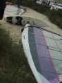Met Frank weet je het maar nooit. Weinig wind dus dan maar een 6.1 op de Floater.. Maar een Racezeil (Arrows Tomahawk) op een Lichtweer wave board.... echt iets voor Frank. En er dan nog mee rippen ook.
